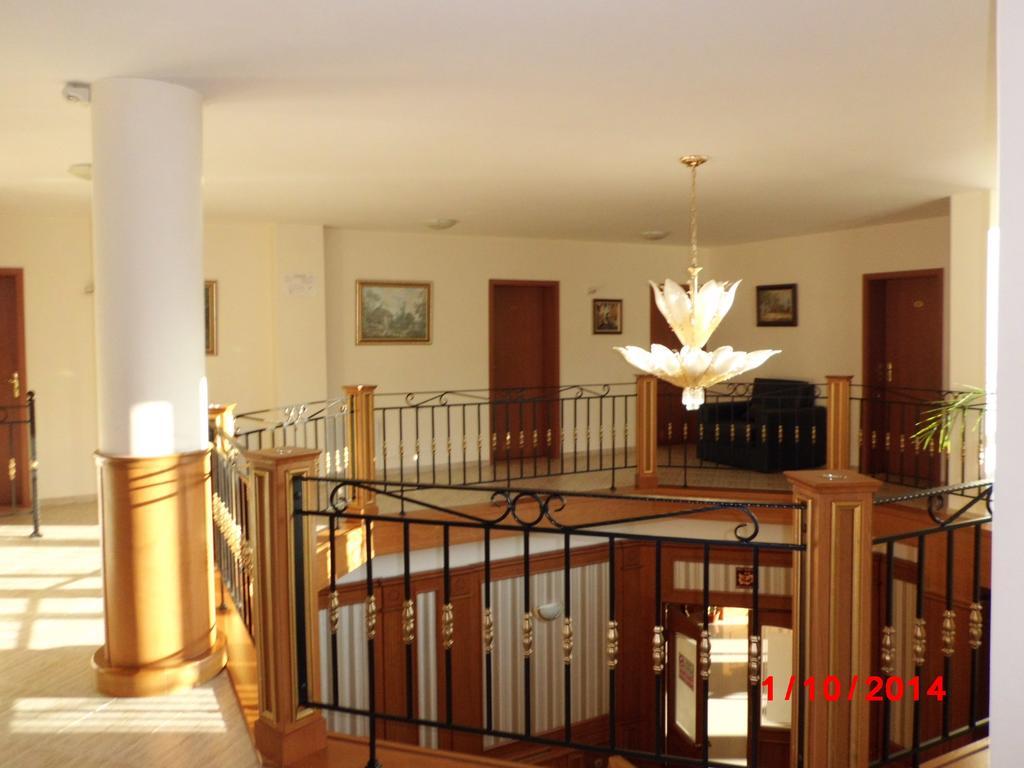 Семеен Хотел Кристал Smolyan Exterior foto