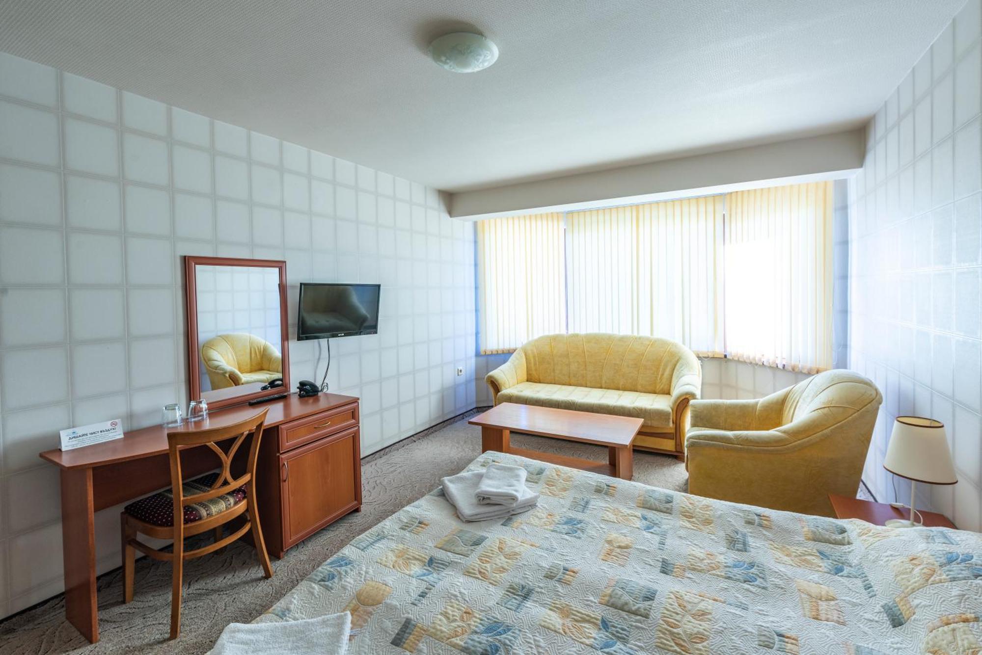 Семеен Хотел Кристал Smolyan Quarto foto