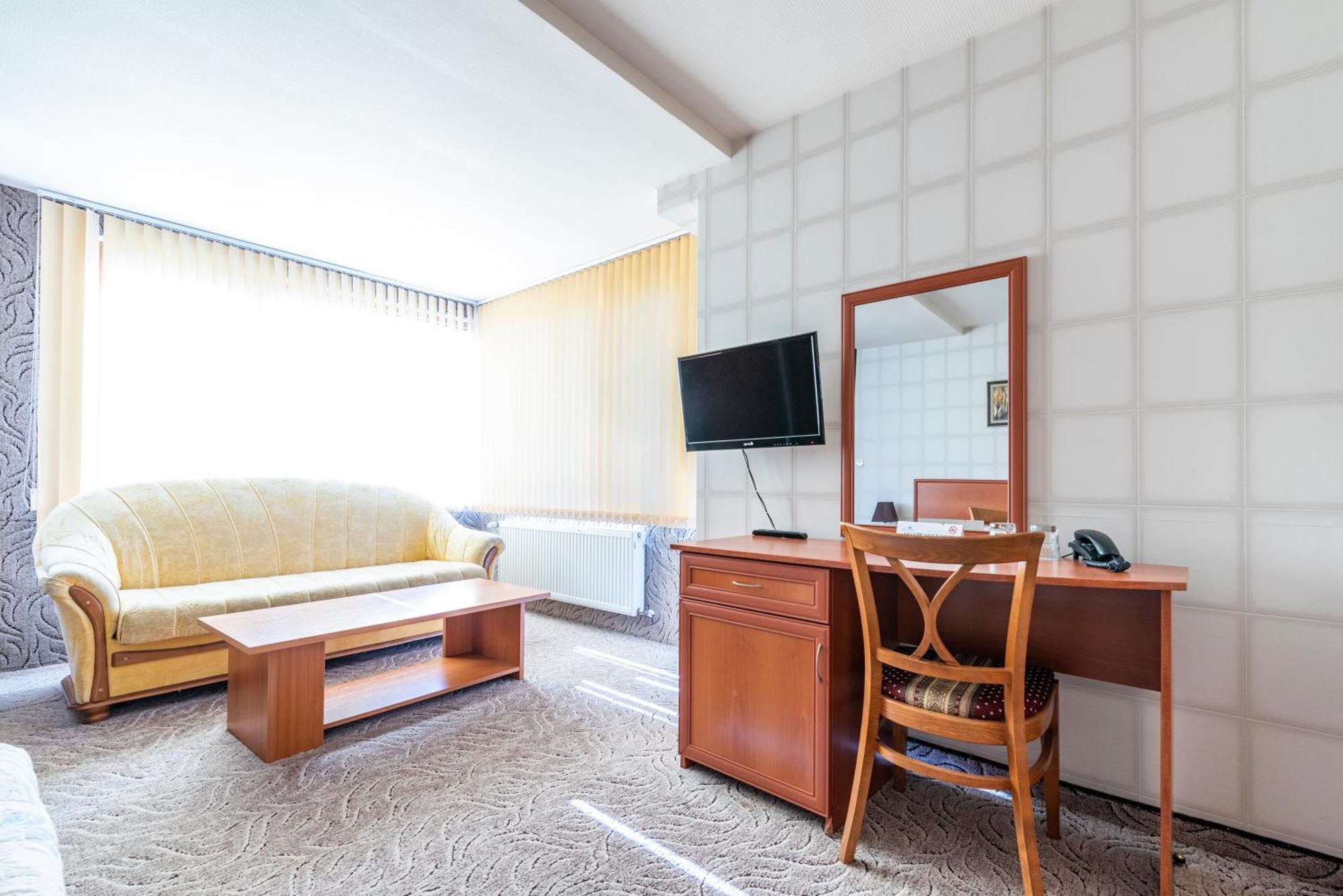 Семеен Хотел Кристал Smolyan Quarto foto