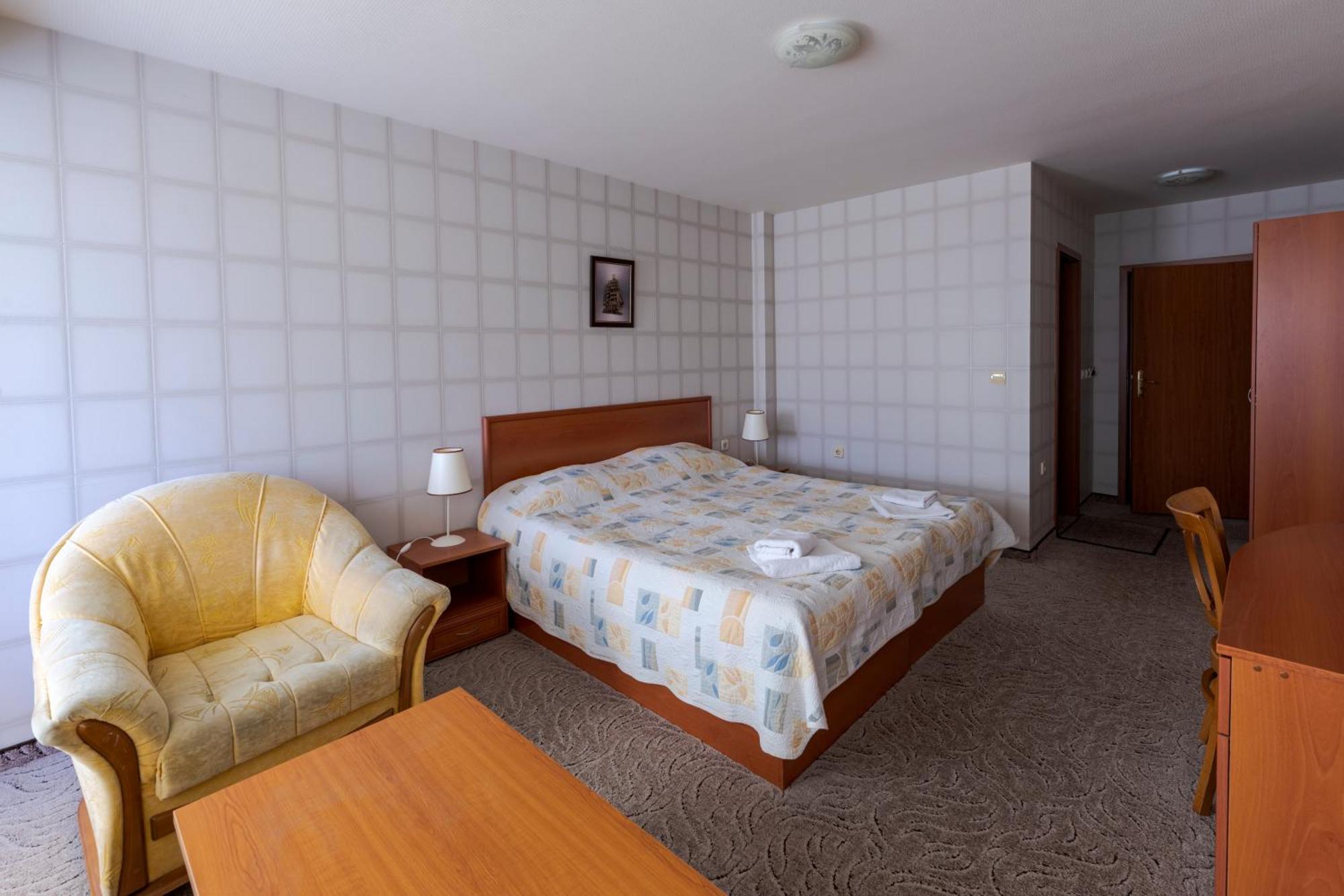 Семеен Хотел Кристал Smolyan Quarto foto