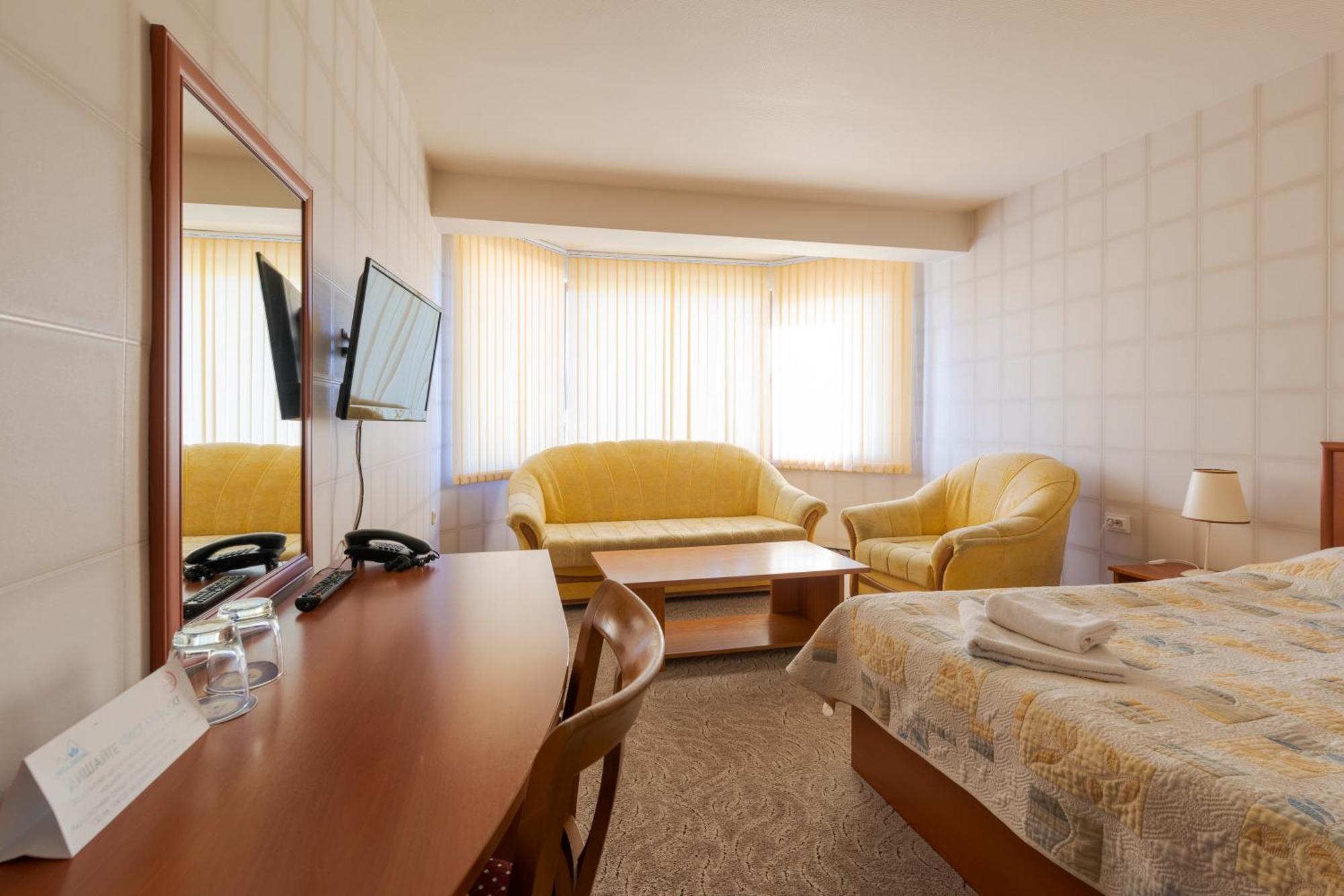 Семеен Хотел Кристал Smolyan Quarto foto