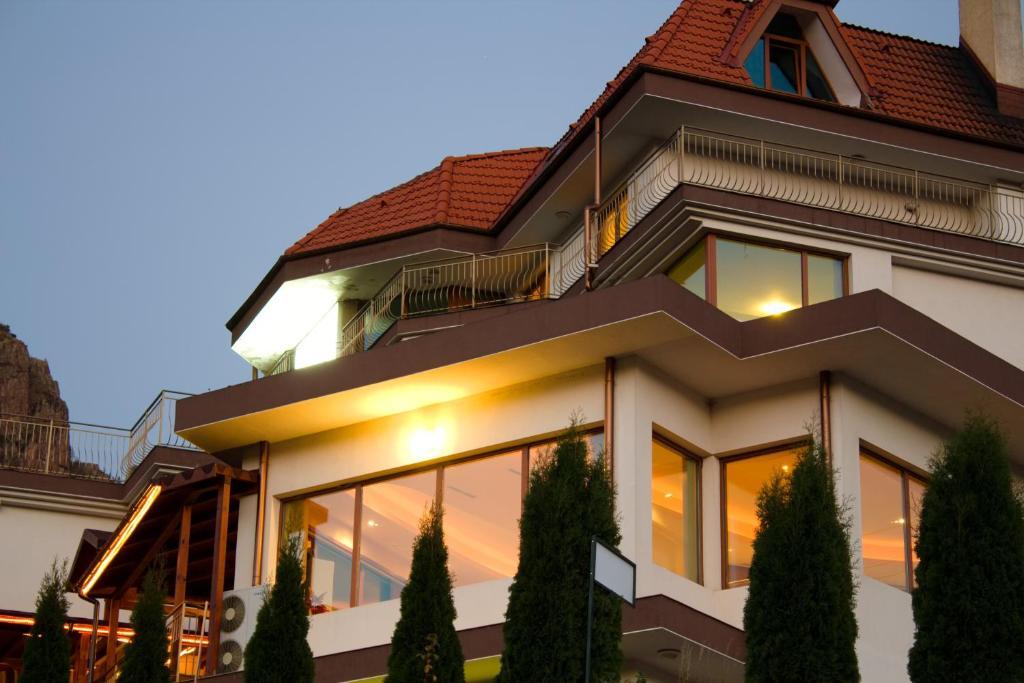 Семеен Хотел Кристал Smolyan Exterior foto