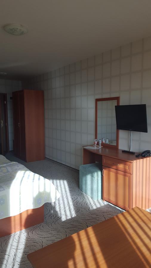 Семеен Хотел Кристал Smolyan Exterior foto